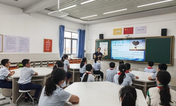 九龙小学阳光成长实验室：黄桷坪街道创新打造“无痕”校园心理守护网
